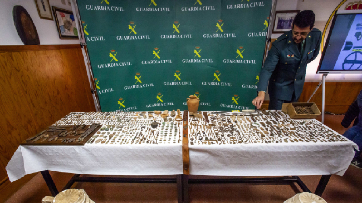 La Guardia Civil recuperó más de un millar de piezas de un yacimiento de Barahona, en Soria.
