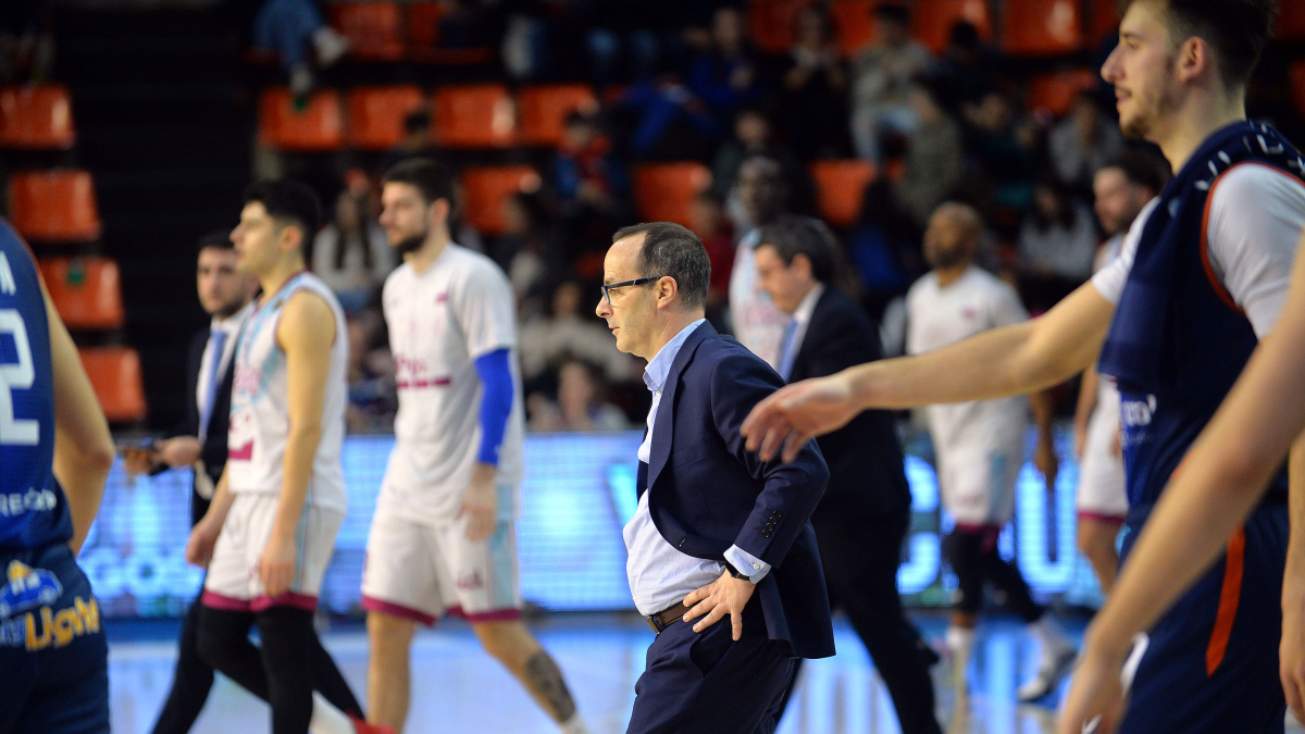 Cara de circunstancias tras perder la oportunidad de distanciar a un rival directo.