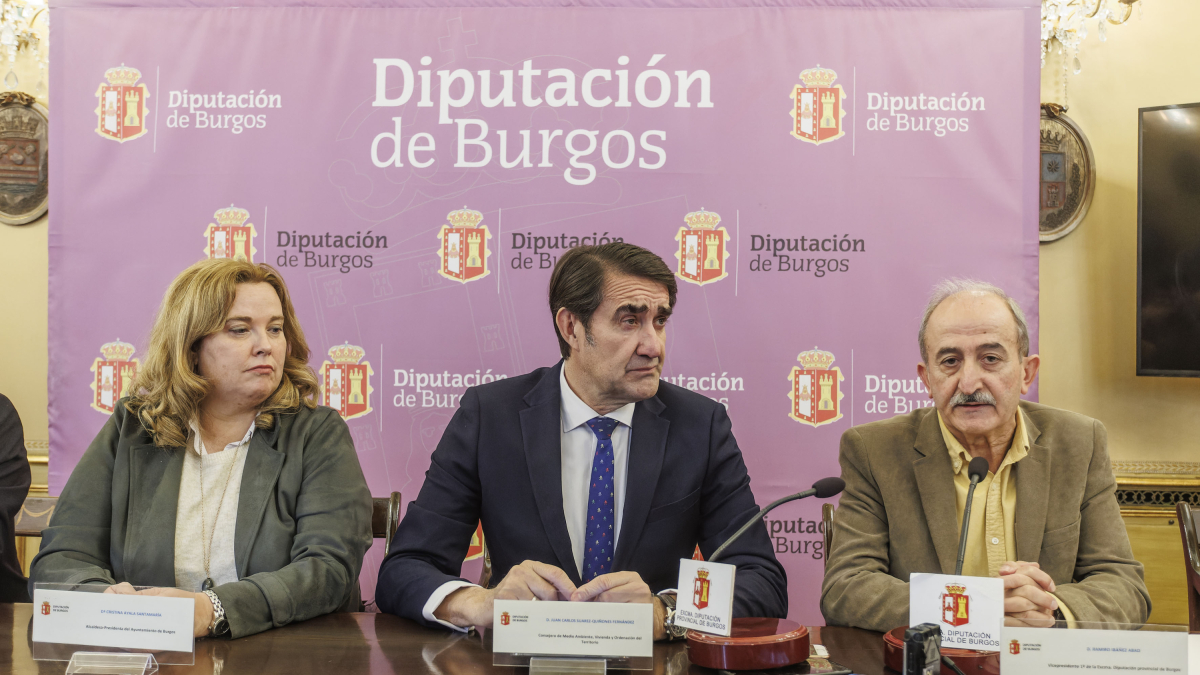 Juan Carlos Suárez-Quiñones, en Burgos, junto a Cristina Ayala y Ramiro Ibáñez.