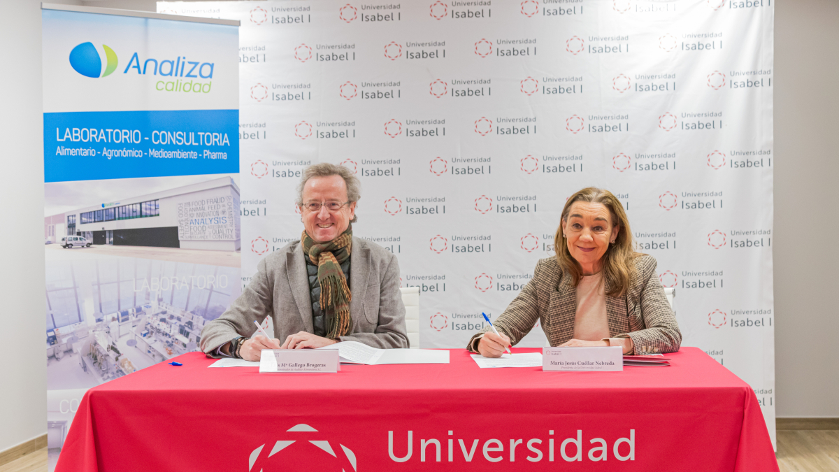 Imagen de la firma del convenio.