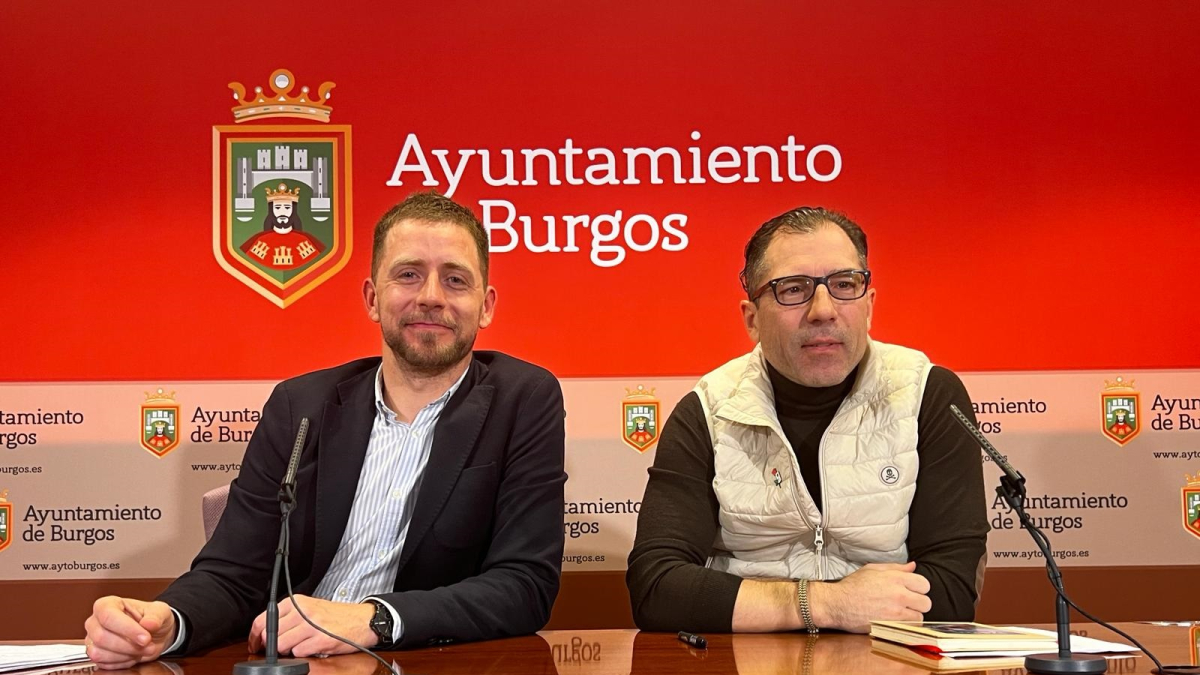 Josué Temiño y Julio César Arnaiz, en la última rueda de prensa del grupo municipal socialista.