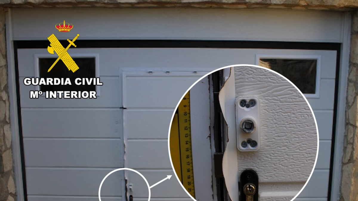 Puerta forzada del garaje.