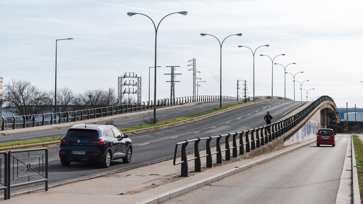 Viaducto en la avenida alcalde Martín Cobos, en el polígono industrial de Burgos Este.