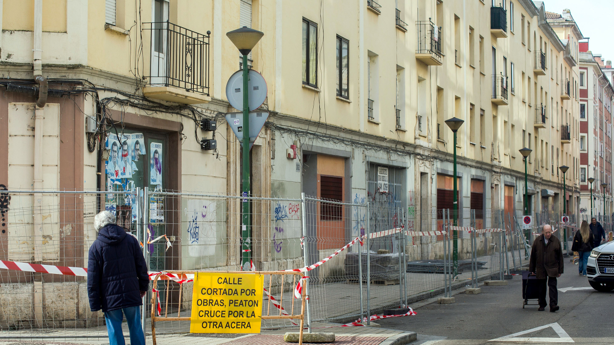 Todo el perímetro del inmueble construido en 1950 luce ya vallado.