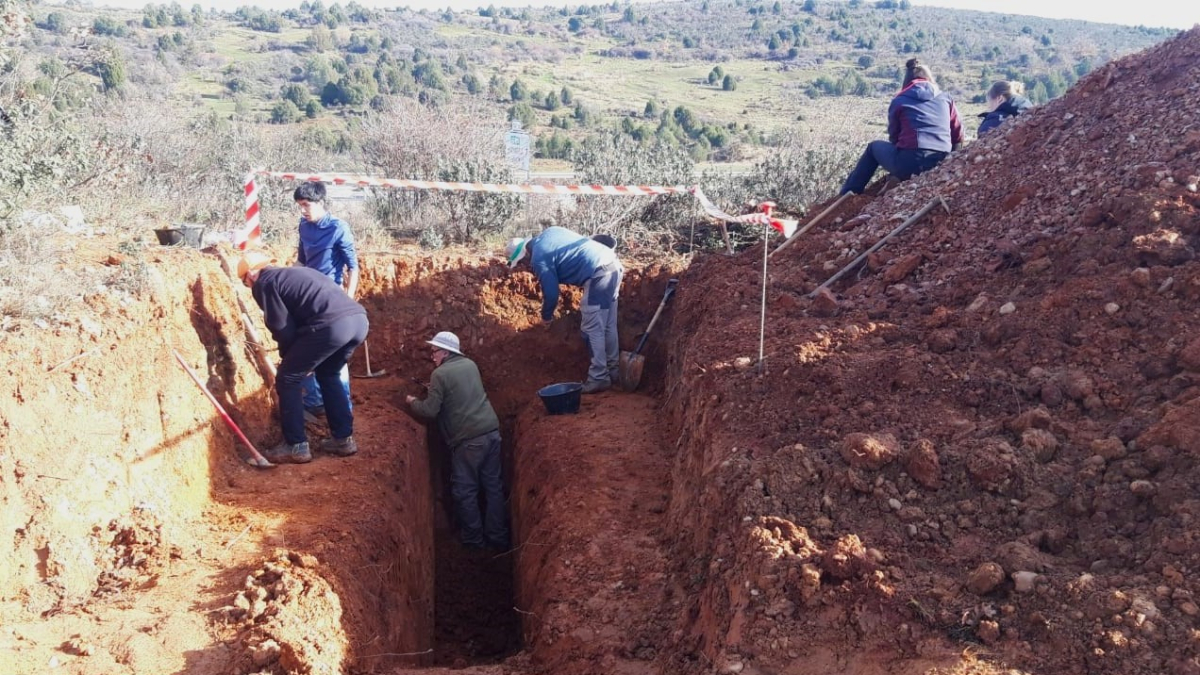 Sondeo arqueológico en el nuevo yacimiento de La Revilla, en Hortigüela.
