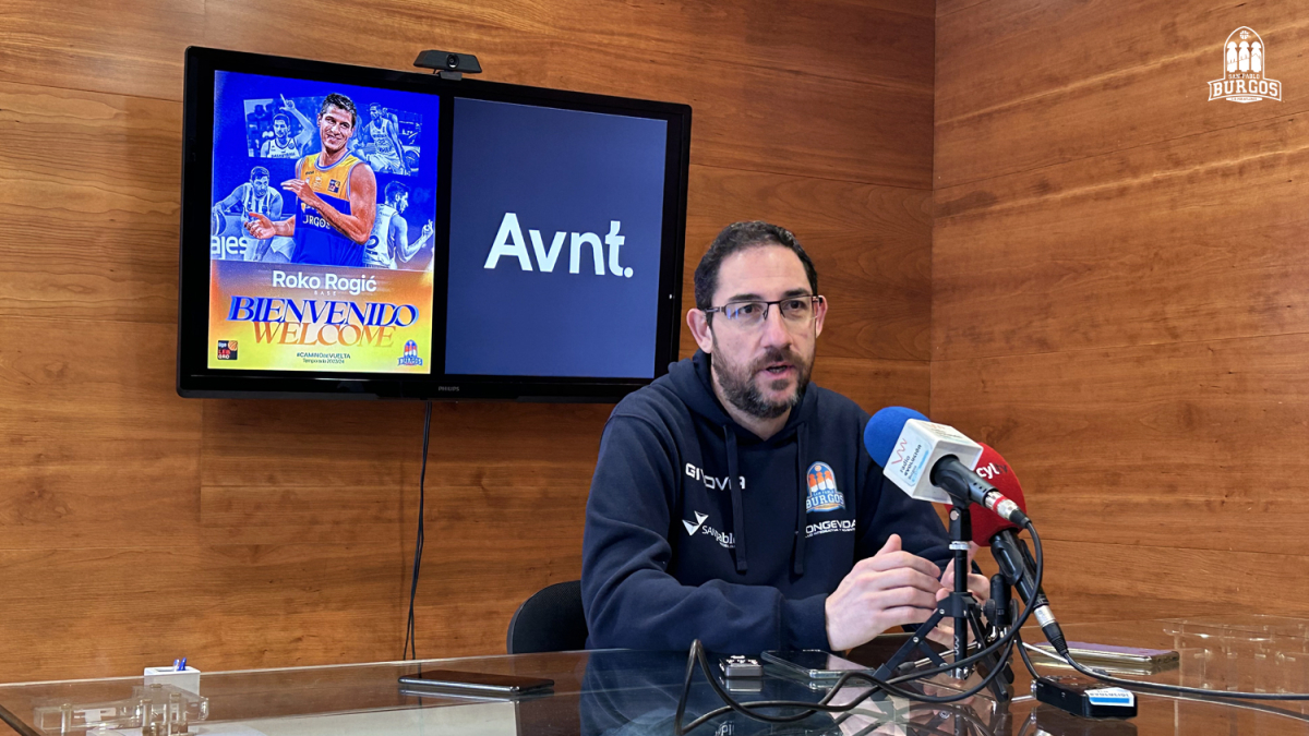 Lolo Encinas durante la previa del partido ante Cantabria.