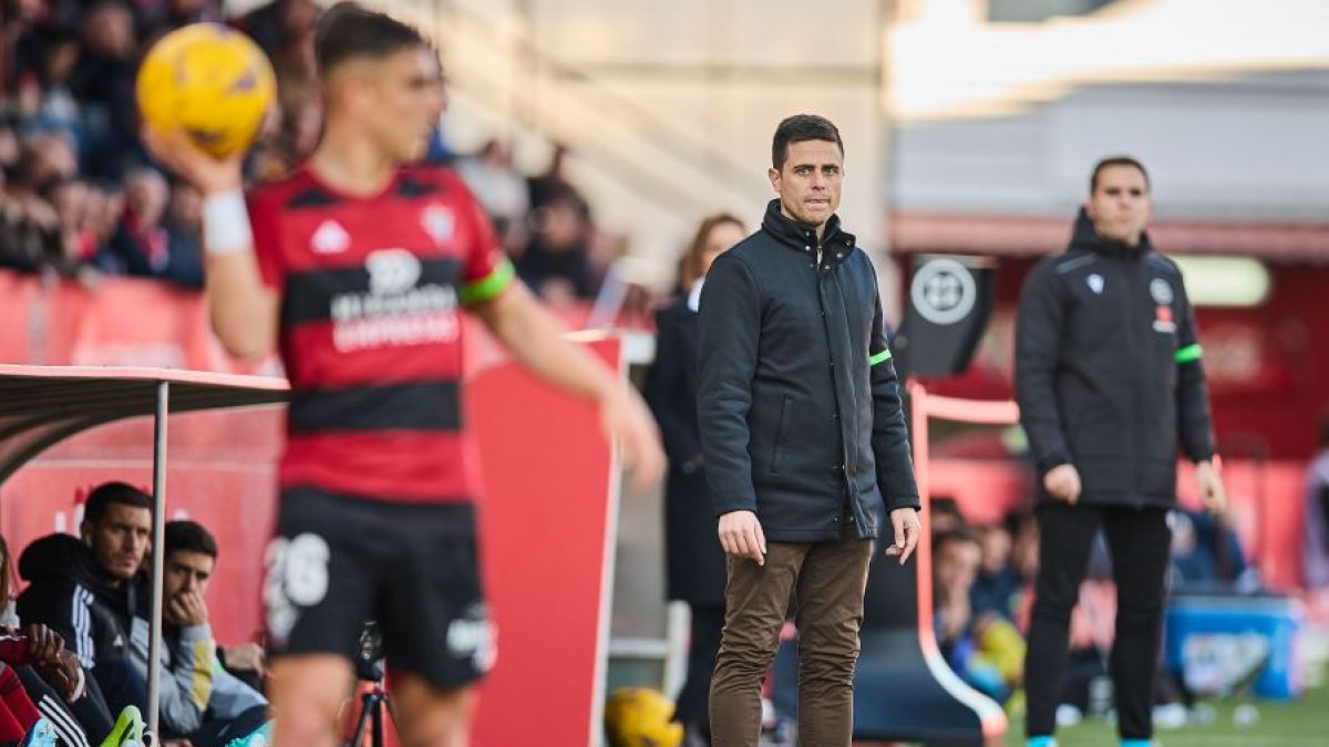 Lisci sigue el desarrollo del juego.