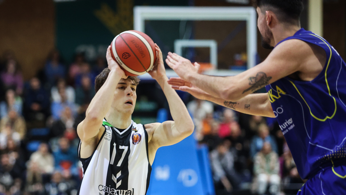 Mario Saint-Supery fue el máximo anotador de los azulones con 14 puntos.