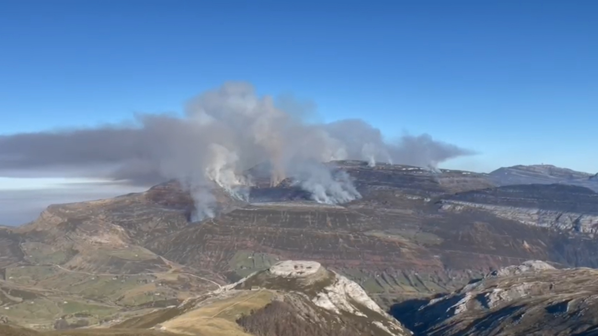 Incendio en Estacas de Trueba, en el término municipal de Espinosa de los Monteros.