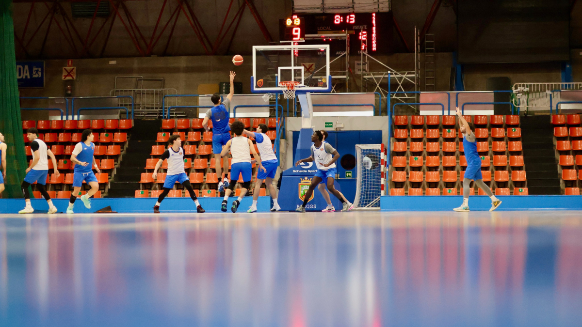 La plantilla del Tizona, durante una de las sesiones de preparación del partido de este viernes ante el Guipúzcoa.