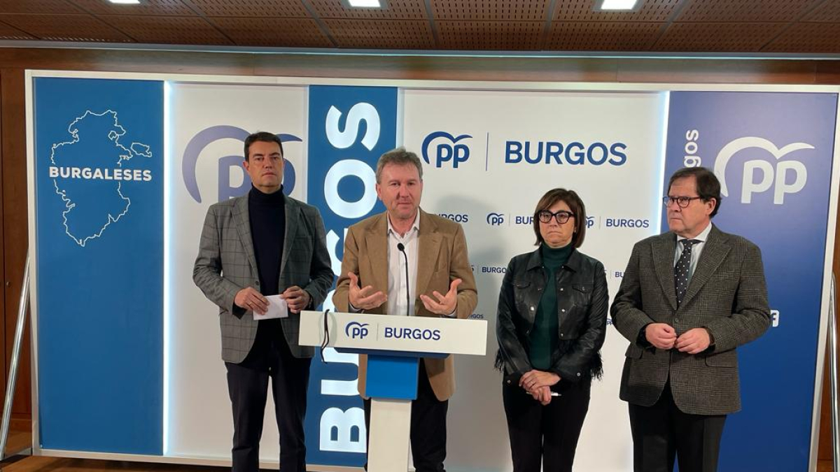 Imagen de archivo del senador del PP por Burgos Javier Lacalle, durante una rueda de prensa.