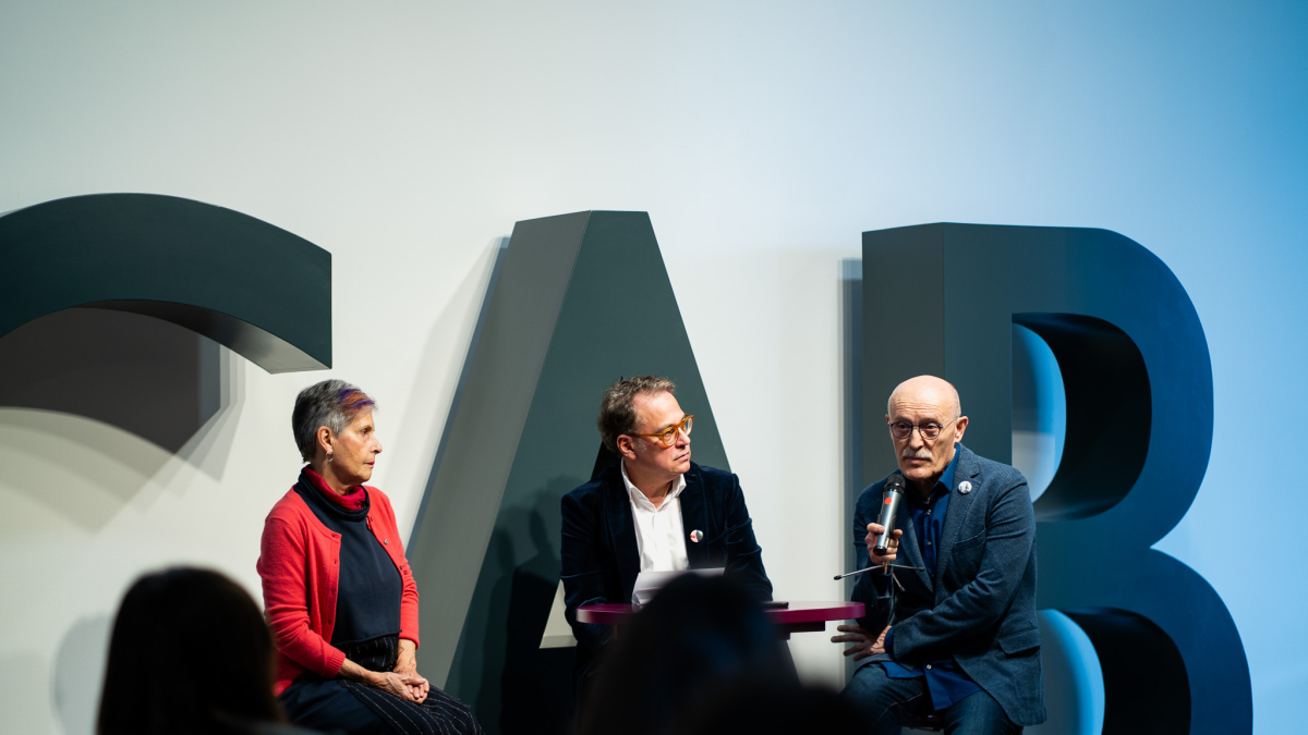 Instante de la presentación de las nuevas exposiciones del CAB.