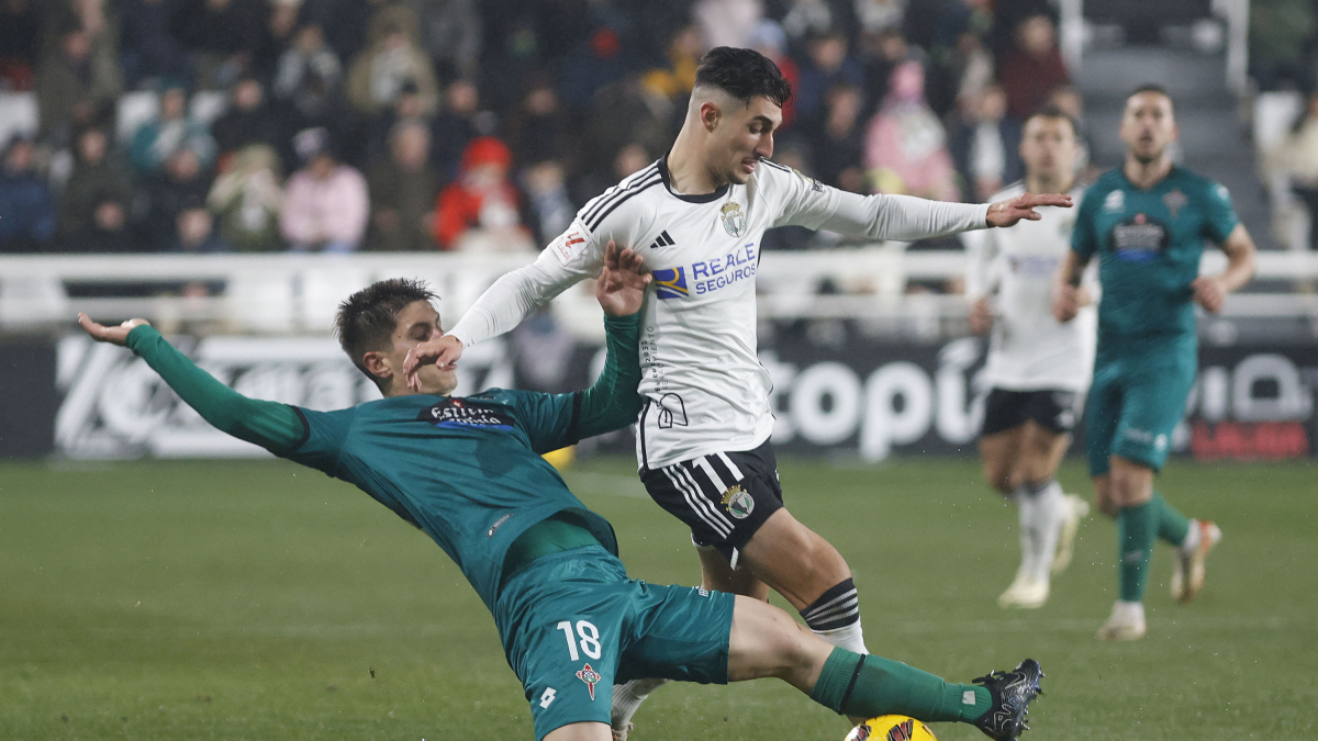 Álex Sancris, durante el partido contra el Racing de Ferrol.