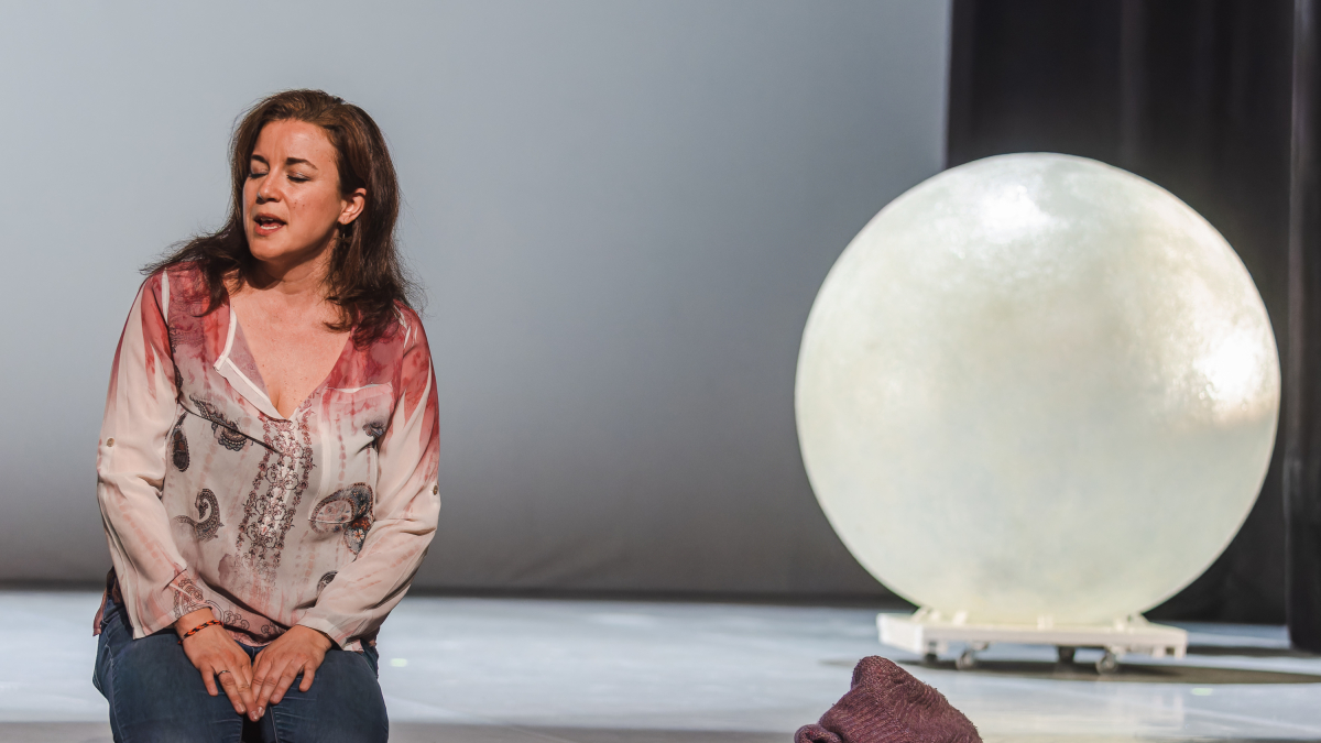 Minatchi cuenta la historia de la princesa india que encuentra la fe en el cristianismo.