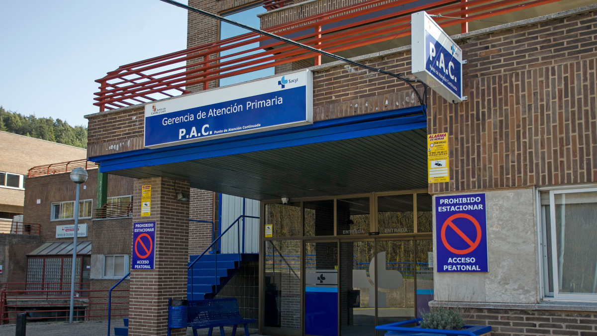 Entrada al Punto de Atención Continuada (PAC) de Atención Primaria en el Hospital Divino Vallés.