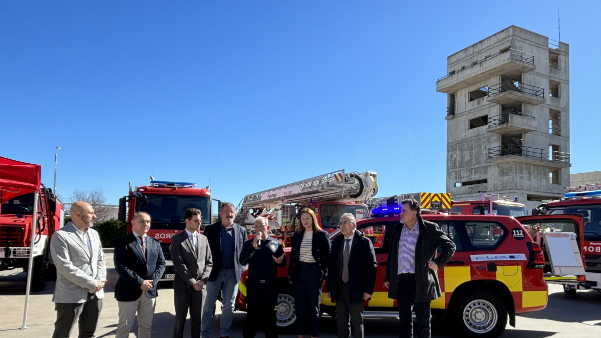 La directora general de la Agencia de Protección Civil y Emergencias, Irene Cortés Calvo, visitó hoy el parque de Bomberos