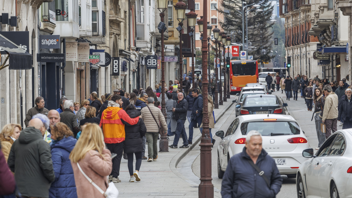 El tráfico por la calle Santander tiene los días contados y su peatonalización sólo depende de ver las salidas para derivar el tránsito.