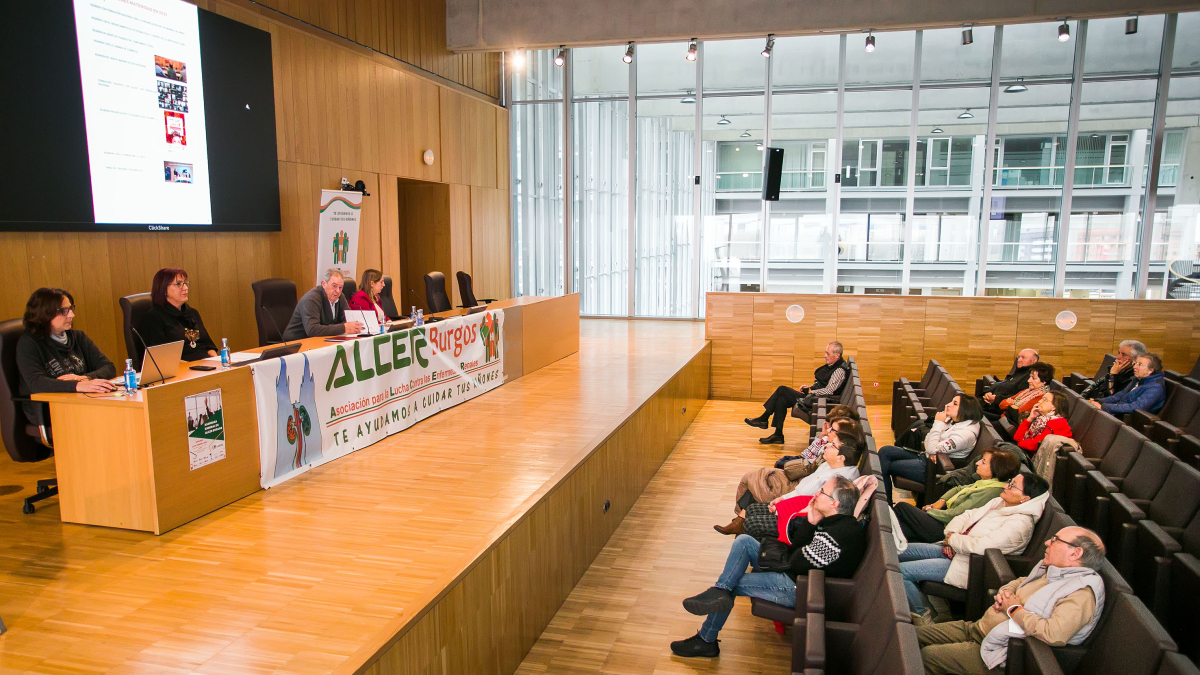 Un momento de la asamblea anual de Alcer Burgos, en el salón de actos del HUBU.
