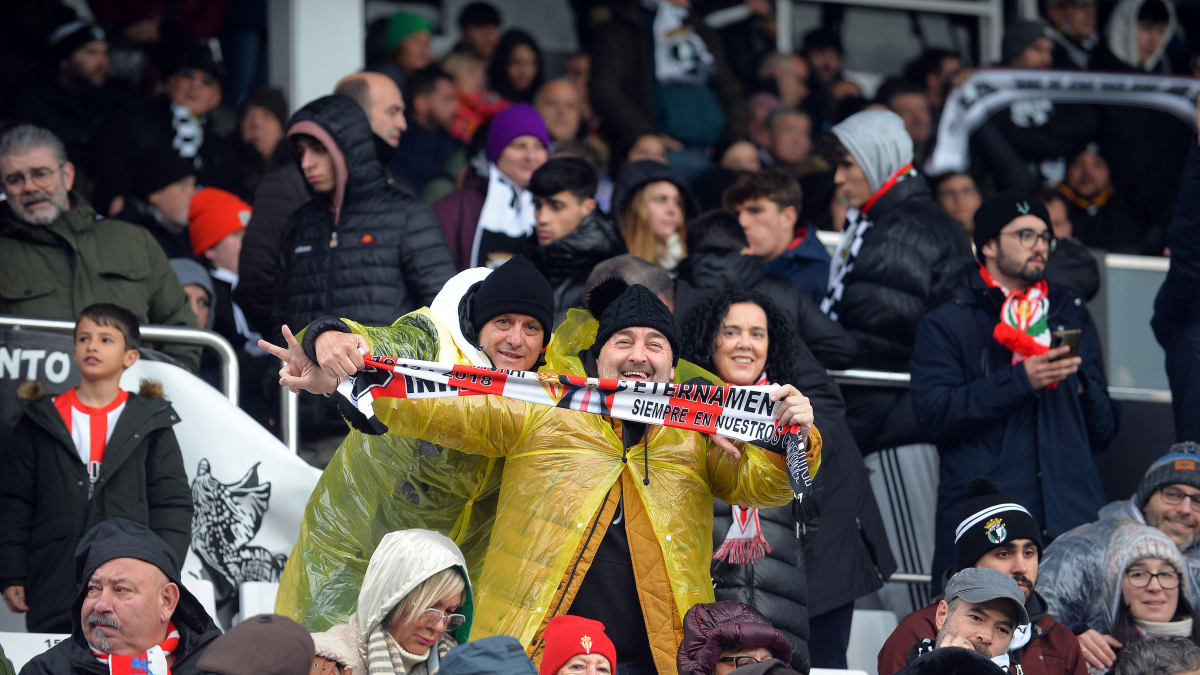 Imagen de aficionados en el partido entre el Burgos CF y el Sporting.