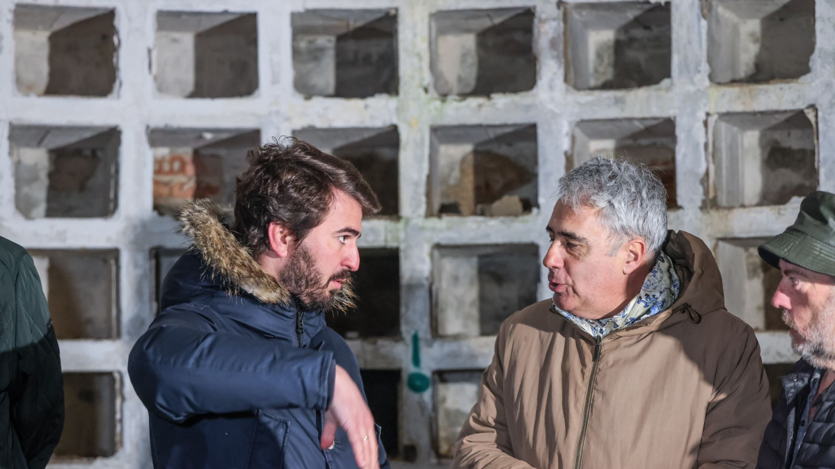 Gallardo en el interior de la Pirámide de los Italianos.
