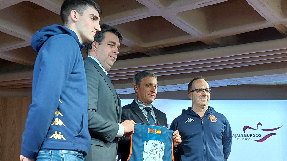 La presentación de Huguet se produjo tras la firma del convenio entre Tizona y la Fundación Caja de Burgos.