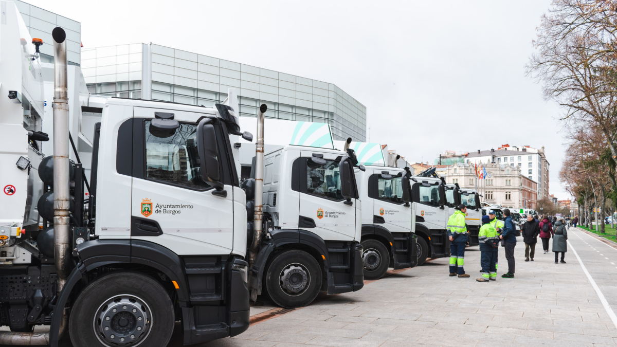 Presentación de los últimos vehículos de recogida de basura y limpieza viaria de Urbaser que han llegado a la ciudad.