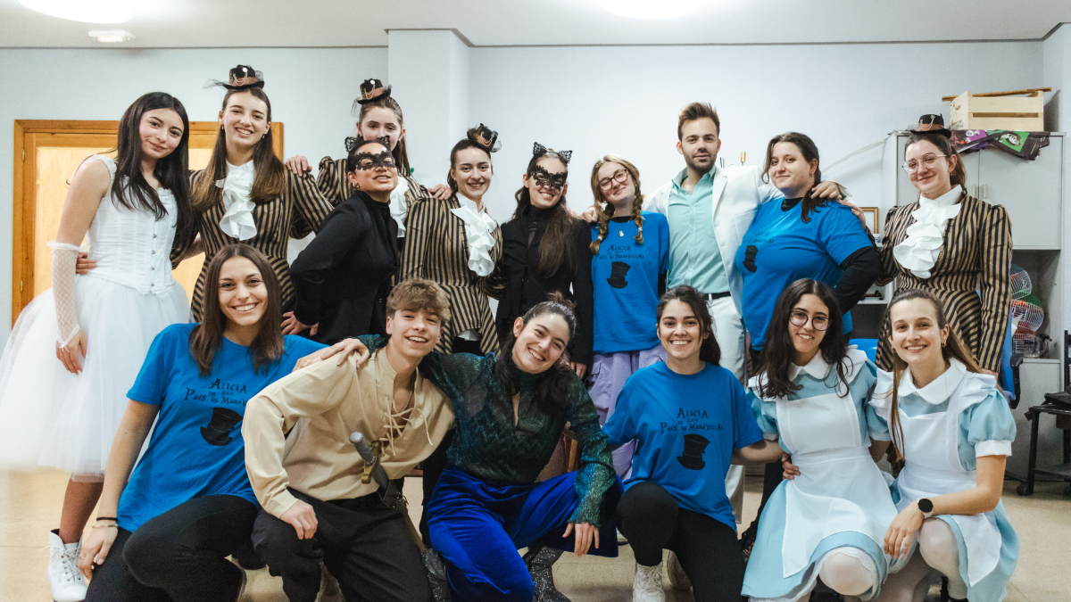 Ensayo de Atemub, a punto de estrenar 'Alicia en el país de las maravillas'.