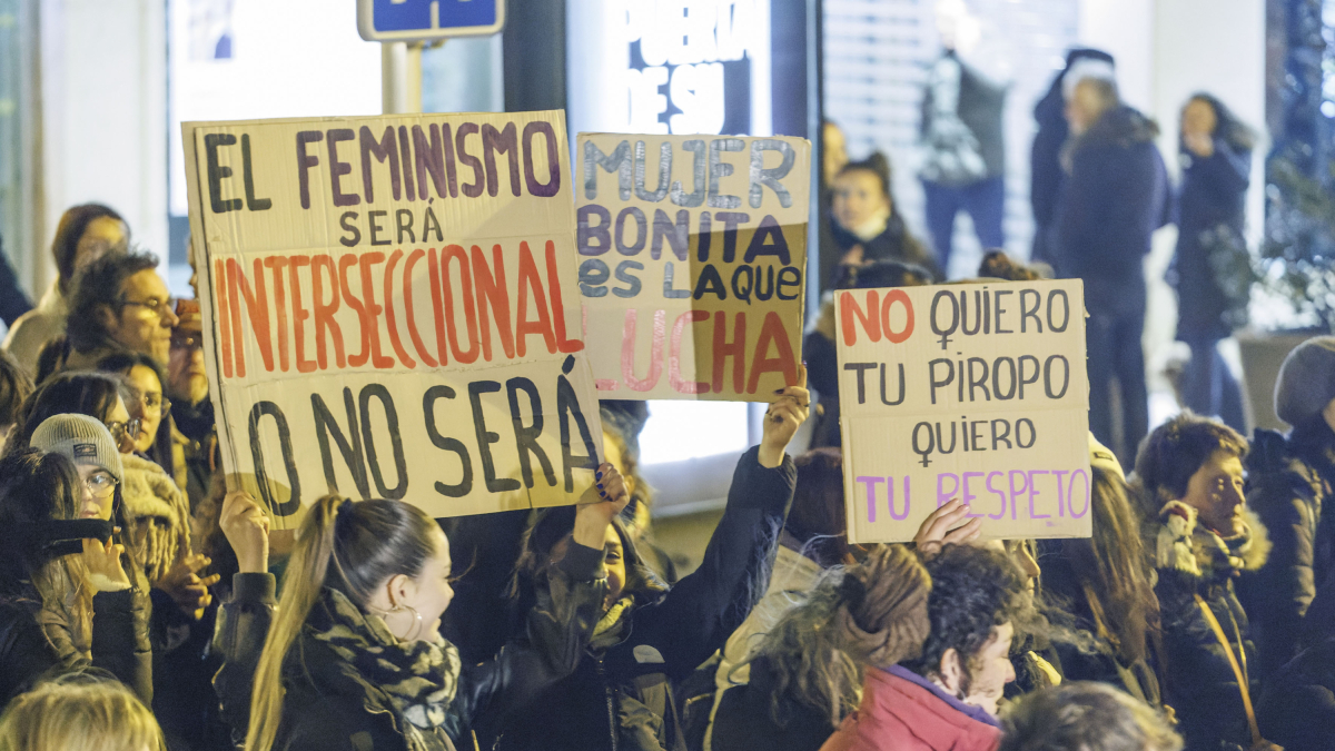Miles de personas se movilizan por una mayor igualdad entre mujeres y hombres.