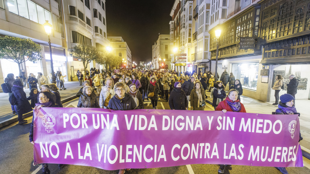 Miles de personas se movilizan por una mayor igualdad entre mujeres y hombres.
