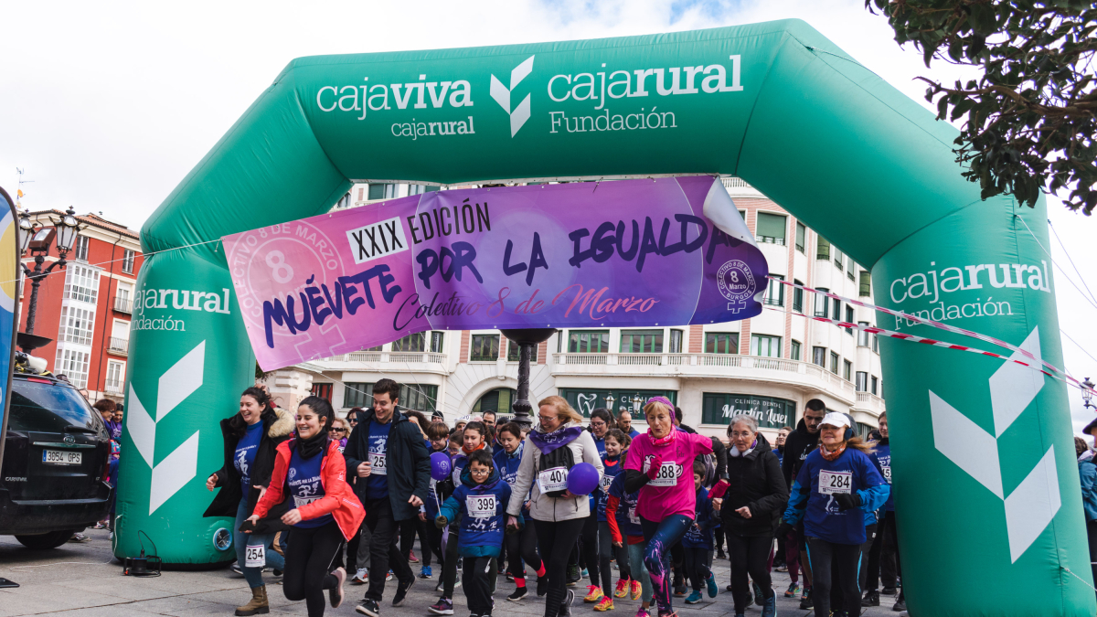 Un momento de la salida desde la plaza del Cid de la Marcha por la Igualdad en anteriores ediciones.
