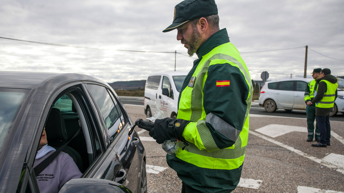 Imagen de un control de la Guardia Civil de Tráfico.