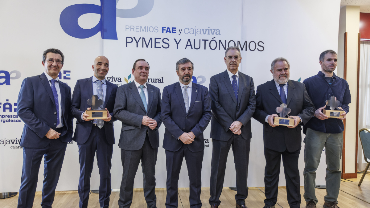 Entrega de los Premios de FAE y Cajaviva a Pymes y Autónomos 2024.