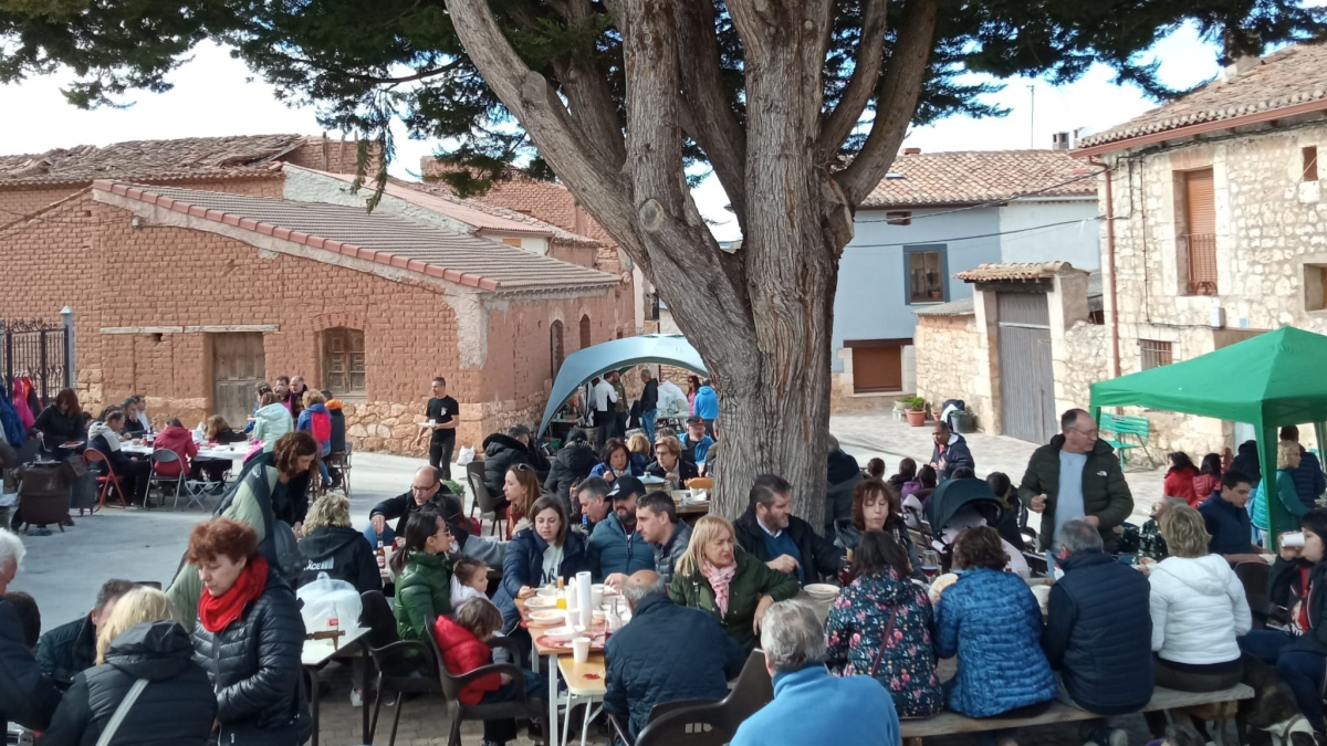 Así de abarrotado luce Torrepadre durante el concurso de olla ferroviaria.