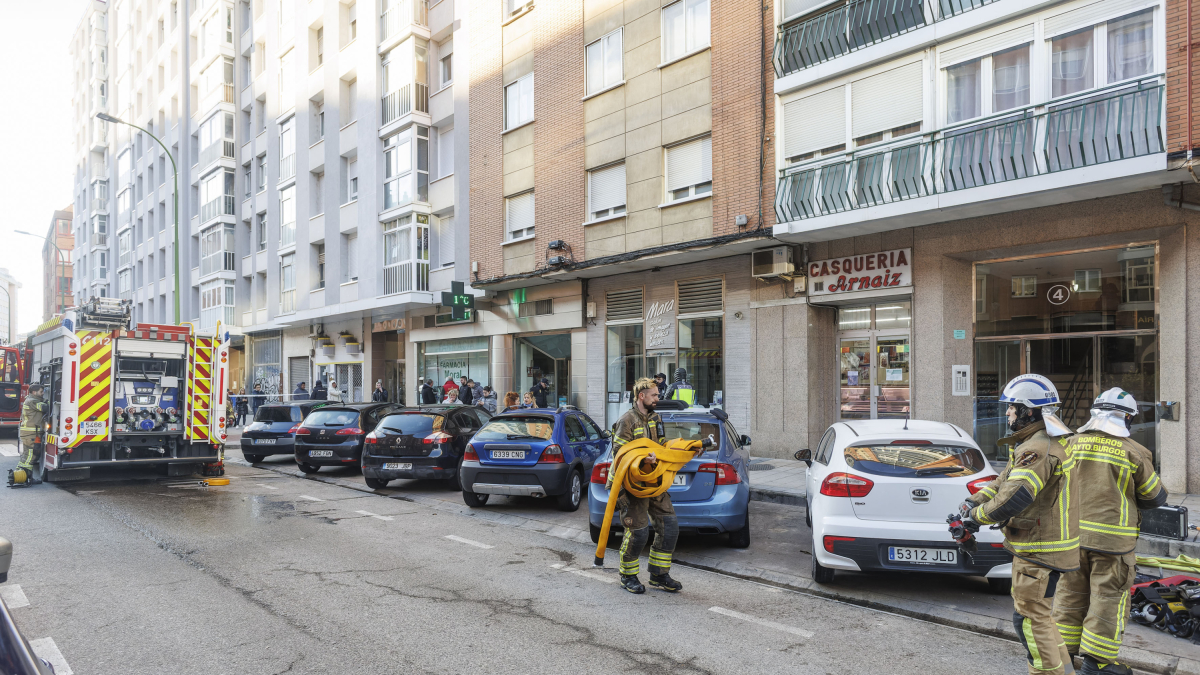Imagen de los Bomberos durante una intervención en un incendio.