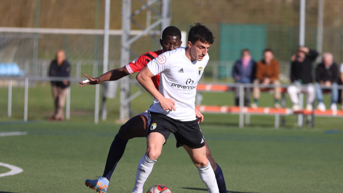 Imagen del partido entre el Burgos CF promesas y el Real Ávila.