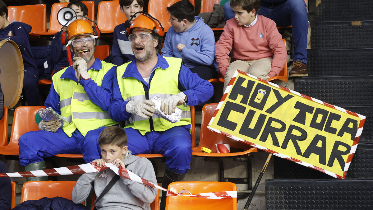 Imagen de aficionados del Grupo Ureta Tizona Burgos.