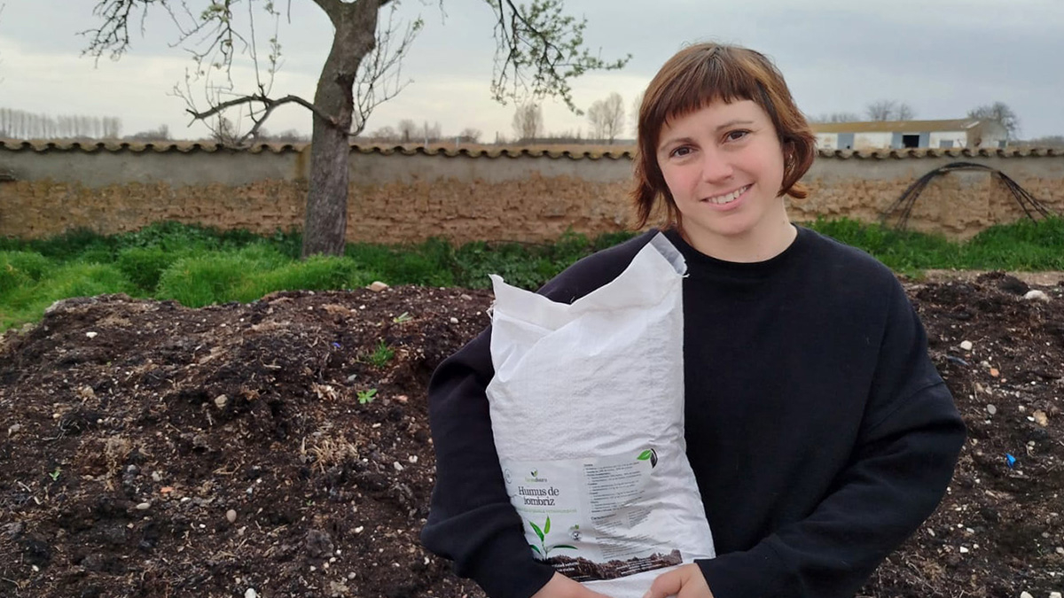 Nazaret Aparicio, en la imagen, y Samuel Sanz tienen la explotación en Roa, en la provincia de Burgos