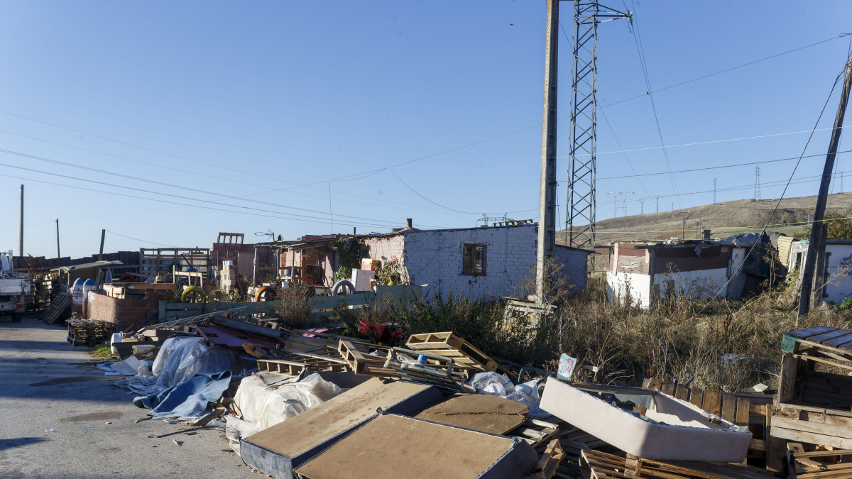 Basura acumulada en los aledaños del poblado de El Encuentro en la capital burgalesa.