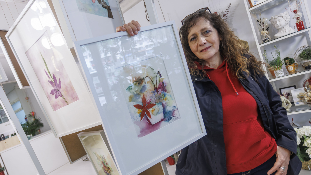 Blanca G. Báscones en la floristería Coquelicot, donde expone hasta el 20 de abril.