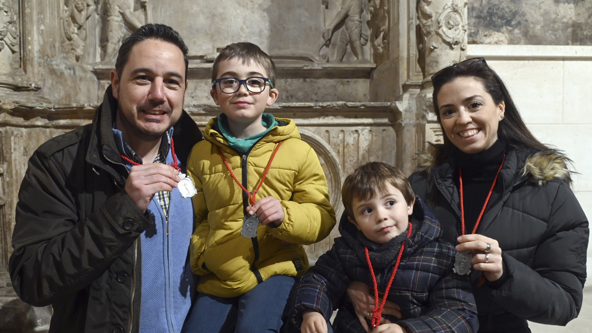 La familia Sáez Vicario en la Iglesia de San Gil.