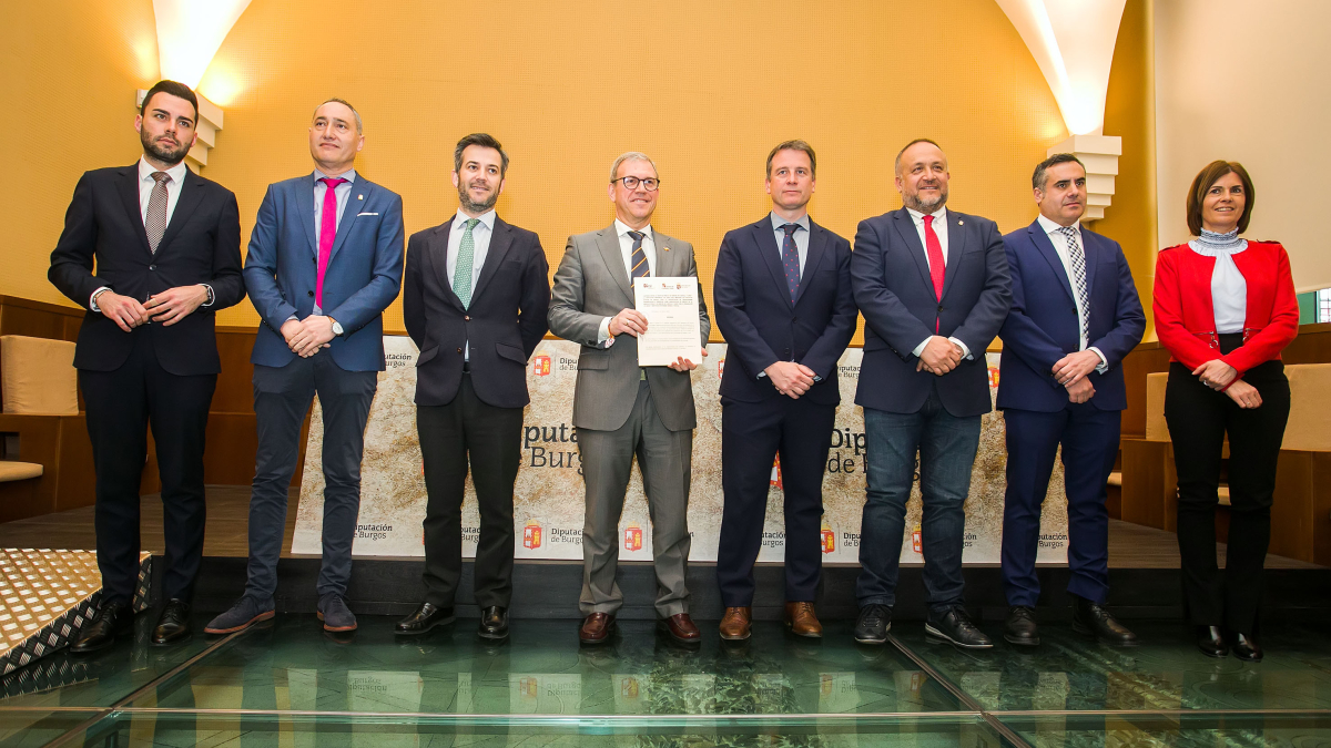 Firma del convenio en materia de empleo entre la Junta y las diputaciones.