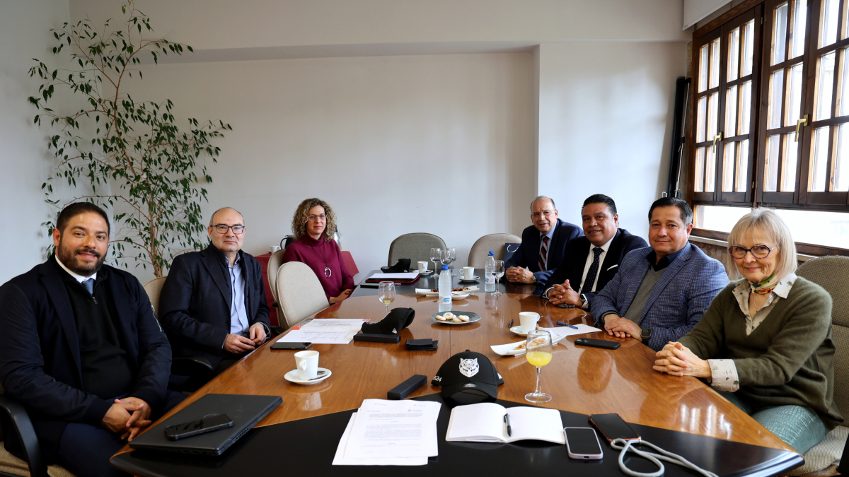 Imagen de la visita de la delegación de la Universidad Nuevo León.