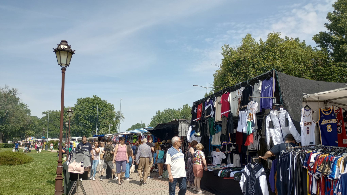 Mercadillo del Curpillos de 2023, en los alrededores del parque de El Parral, en Burgos.