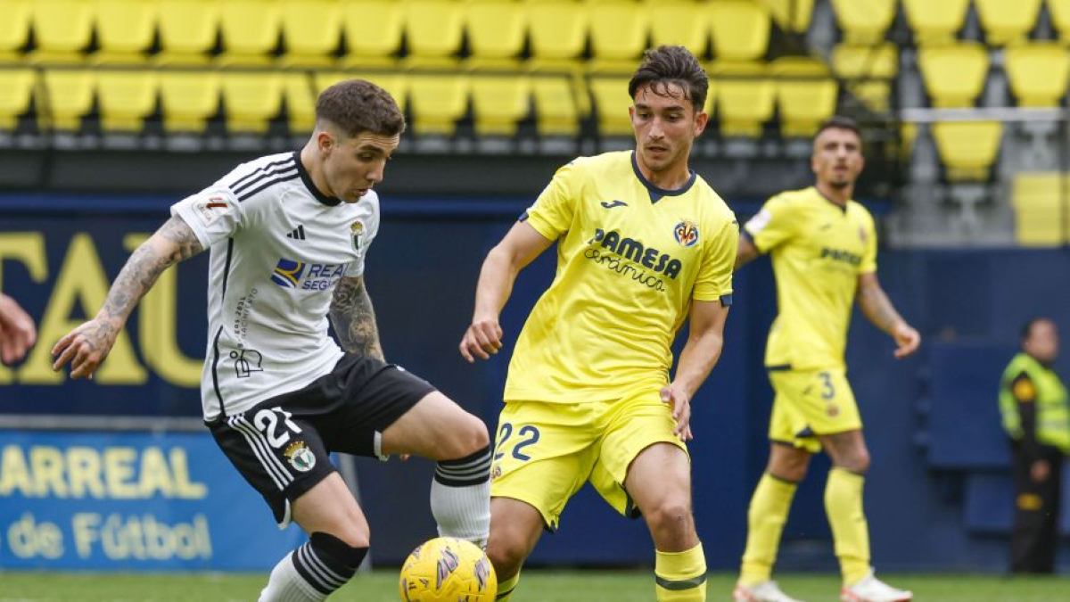 Joni Montiel, durante el partido contra el Villarreal B.
