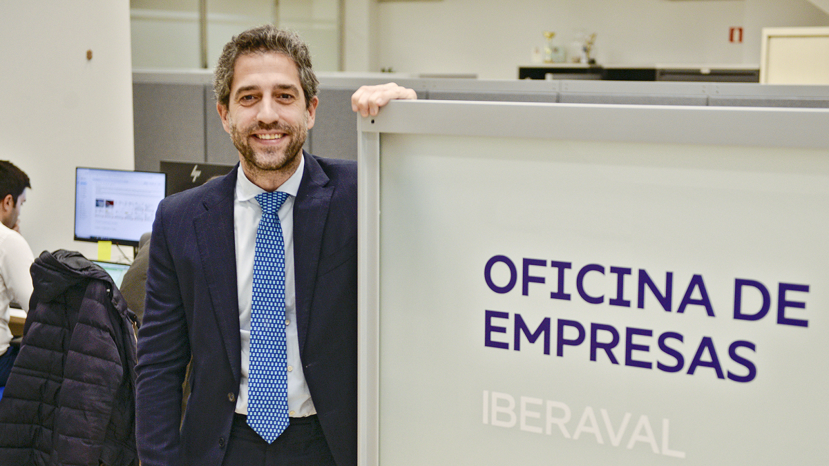 El presidente de Iberaval, César Pontvianne, en una de las oficinas de la sociedad de garantía.