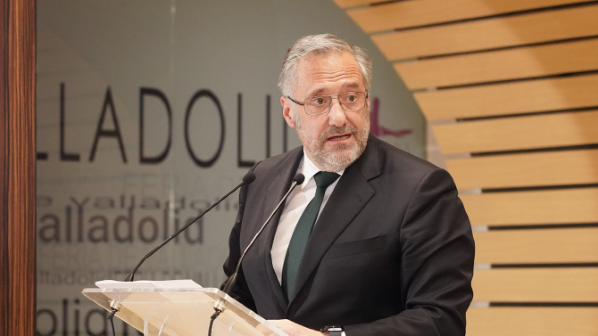 El presidente de las Cortes, Carlos Pollán clausura el foro 'Somos Castilla y León'.