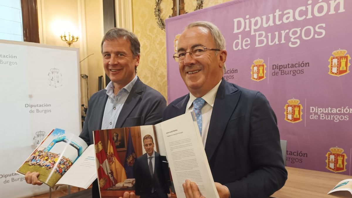 Borja Suárez y Ángel Carretón presentan la memoria del IDJ.