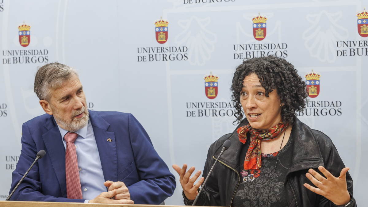 El rector de la UBU, Manuel Pérez Mateos, junto a la investigadora galardonada con una prestigiosa beca Advanced Grant, Cristina Valdiosera.