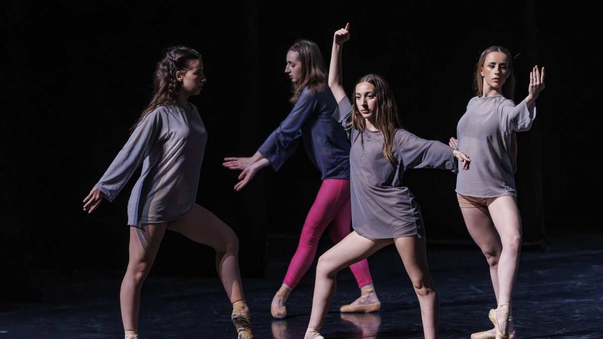 Los alumnos de 5º y 6º de las especialidades de Clásico y Contemporáneo actuaron en el Fórum.