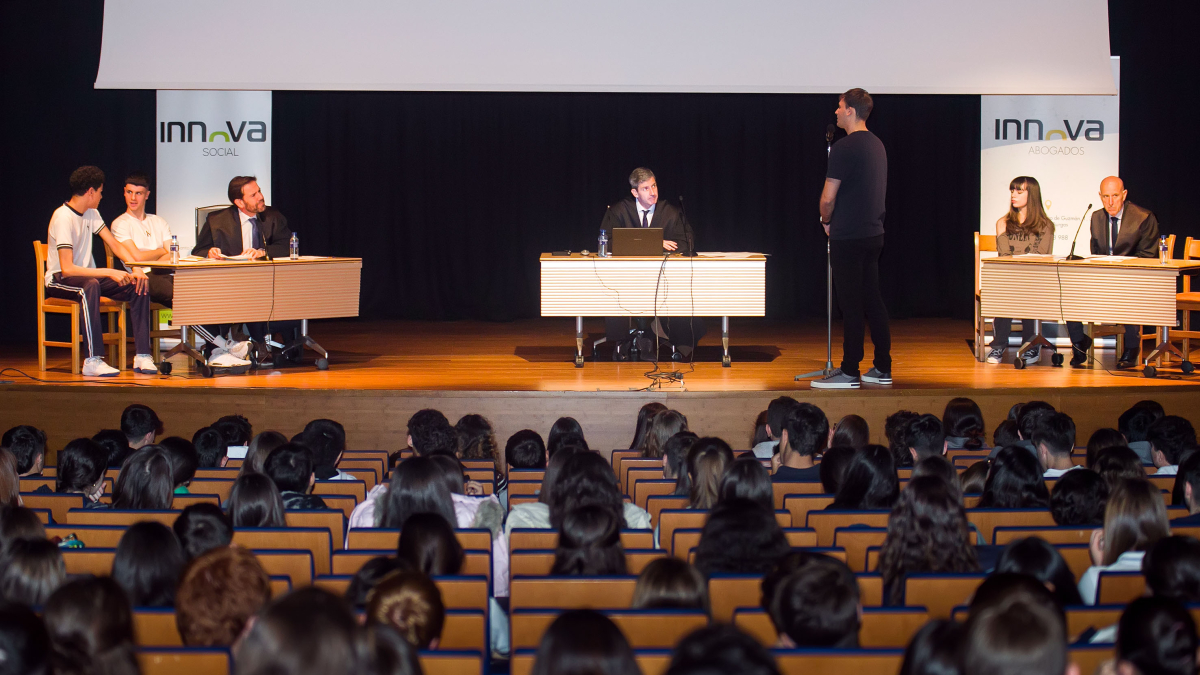 Recreación de un juicio por un presunto delito de 'sexting'.